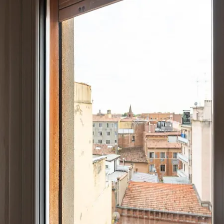 Gold Attic Apartamento